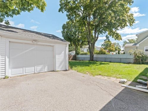 5 Cass St, Lincoln, RI 02865-2040