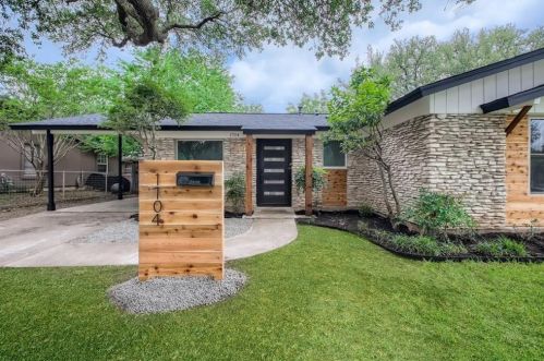 1704 Fair Oaks Dr, Austin TX  78745-2810 exterior