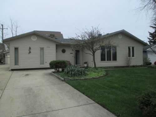 334 Shawnee Dr, Carol Stream IL  60188-1967 exterior