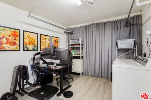 414 Acacia Ave, Glendale CA  91205-2575 exterior