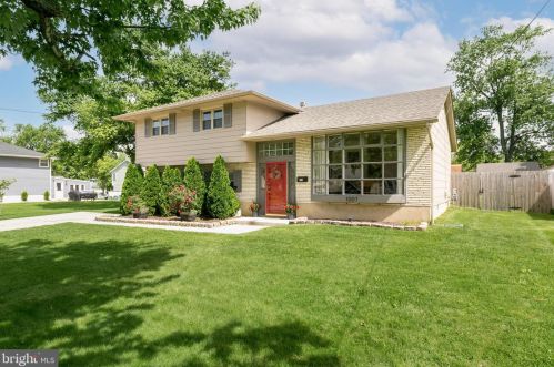 1007 Lynwood Ln, Somerdale, NJ 08083-2215