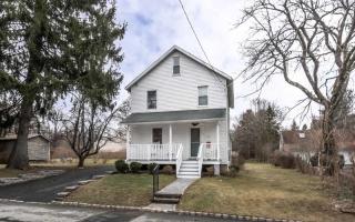 2 Garabrant St, Mendham, NJ 07945-1406