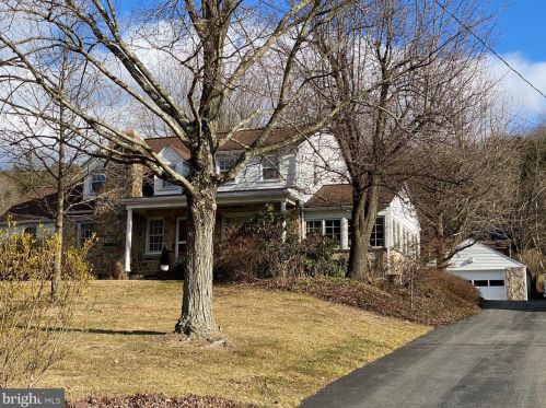 512 Harrison Ave, Berkeley Springs, WV 25411-2104