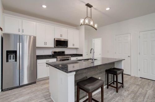 21051 60th Ave, Denver CO  80019 exterior