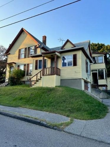 27 Cumberland St, Augusta, ME 04330-4015