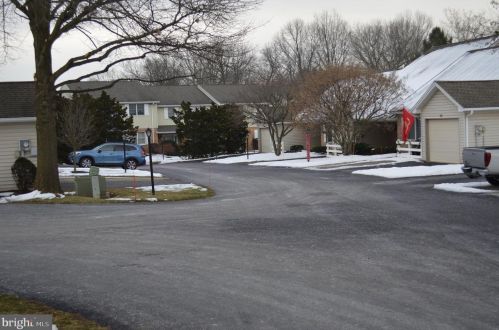 28 Garland Ct, Carlisle, PA 17013-4409