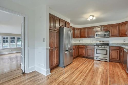 5 Hazel St, Norwalk CT  06851-3016 exterior