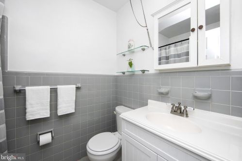 822 Borbeck Ave, Philadelphia PA  19111-3105 exterior