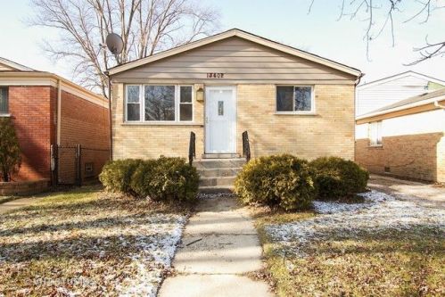 13602 Crawford Ave, Robbins, IL 60472-1414