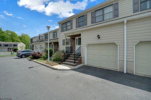 94 Sunrise Dr, Gillette, NJ 07933-1941