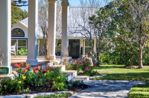 4875 Main St, Chappell Hill, TX 77426-6293