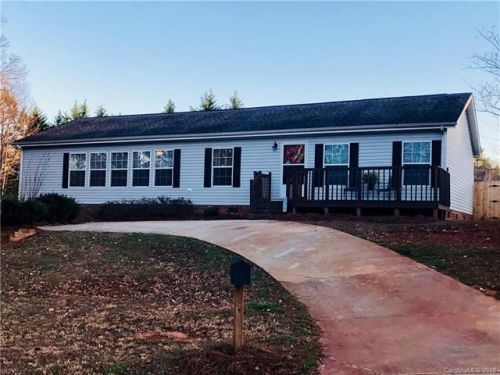 2009 Beau Dr, Stanley, NC 28164-4133