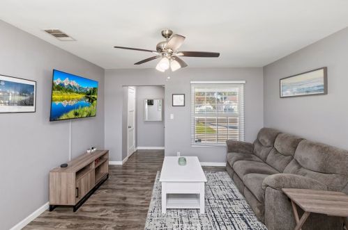 5386 Granada Ave, Riverside CA  92504-2114 exterior