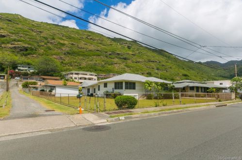 316 Elelupe Rd, Honolulu HI  96821-2211 exterior