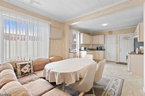 329 9 St, Paterson NJ 07508-2118 exterior