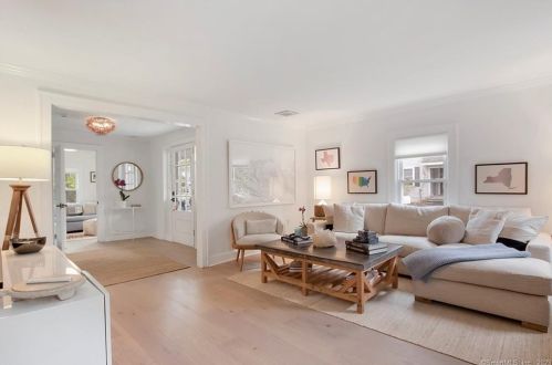 1 Mckendry Ct, Norwalk CT  06853-1018 exterior
