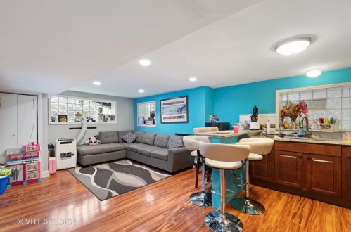 5741 Artesian Ave, Chicago IL  60659-5137 exterior