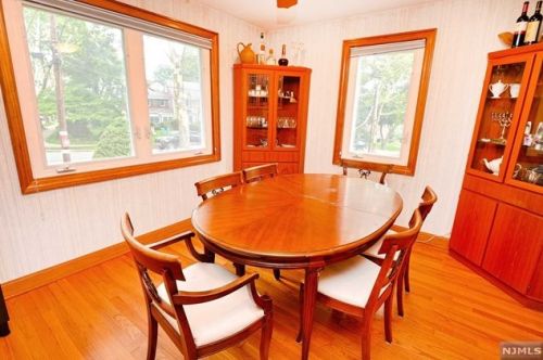 1267 Laurelton Pkwy, Teaneck, NJ 07666-2764