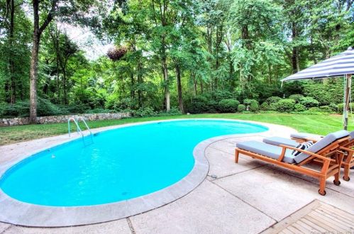 17 Morand Ln, Wilton CT  06897-4112 exterior