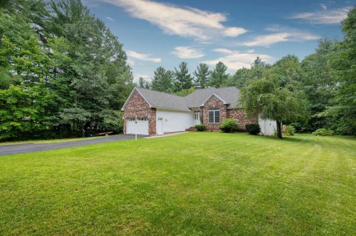 11 Burns Rd, Pelham, NH 03076-3102
