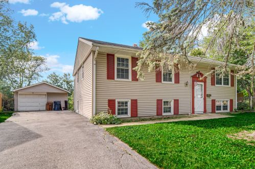 369 Montana Ave, Glendale Heights, IL 60139-2620