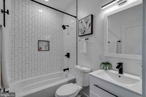 1013 24th St, Philadelphia PA  19146-2543 exterior