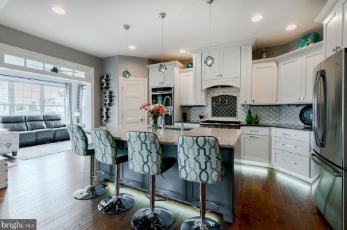 212 Shade Tree Dr, Lancaster PA  17603-5074 exterior