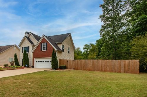 354 Hydesmere Dr, Buford, GA 30518-5684
