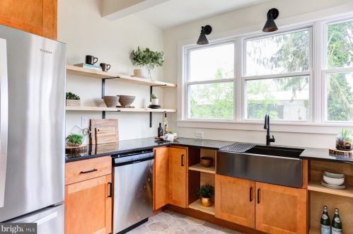 241 Elm St, Lancaster PA  17603-3445 exterior