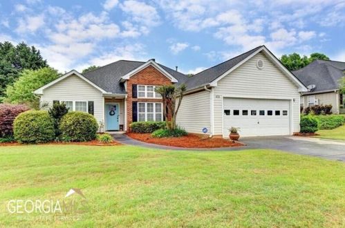 573 Red Tip Ln, Loganville, GA 30052-8928