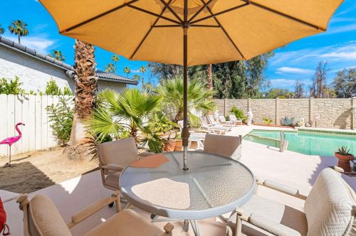 2918 Alta Loma Dr, Palm Springs, CA 92264-8708