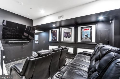 2403 Manton St, Philadelphia PA  19146-2434 exterior