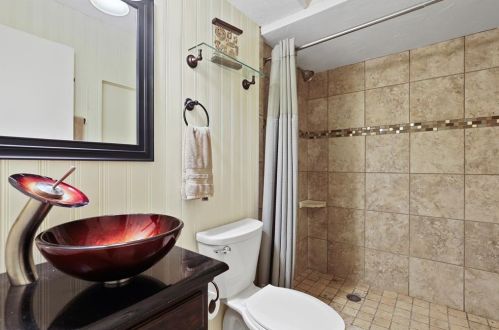 1932 Chesham Dr, Carrollton TX 75007-2403 exterior