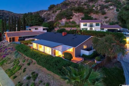 1630 Virden Dr, Glendale, CA 91208-2722