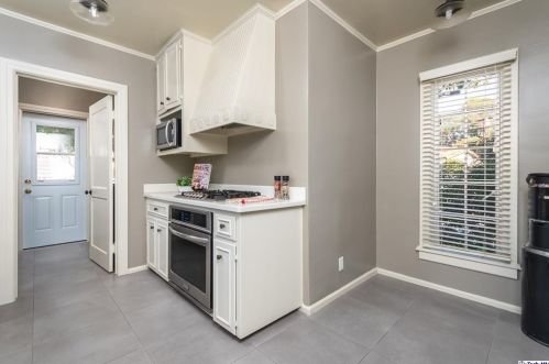 1357 Moncado Dr, Glendale CA  91207-1831 exterior