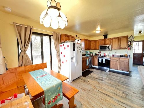 4557 Tomahawk Trl, Copperopolis, CA 95228-9592