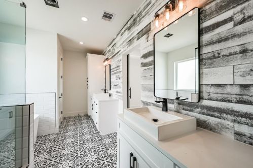 1319 Palomino Trl, Angleton TX 77515-9682 exterior