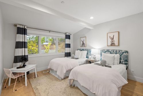 1330 Fairway Dr, Los Altos CA 94024-5358 exterior