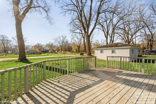 1320 Nippersink Dr, Spring Grove IL  60081-9398 exterior