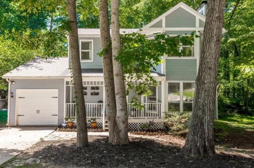 811 Greenhedge Dr, Stone Mountain, GA 30088-2254