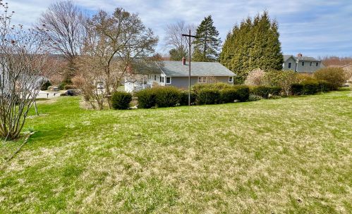 20 Grandview Blvd, Derby, CT 06418-2408
