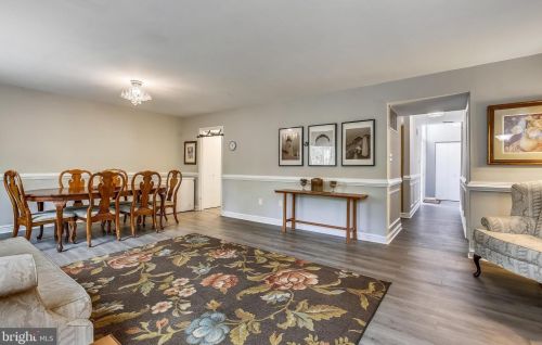 1576 Goldenrain Ct, Herndon VA  20190-4037 exterior