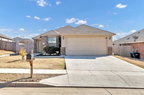 2248 Old Leonard St, Fort Worth TX  76119-5542 exterior
