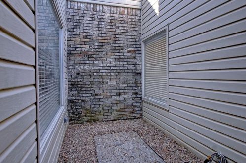 3005 Stonehenge Ln, Carrollton TX  75006-5211 exterior