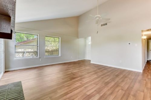 2043 Clubview Dr, Carrollton TX 75006-1703 exterior