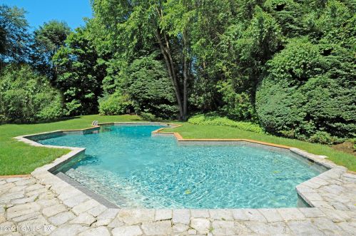 11 Pinecroft Rd, Greenwich, CT 06830-3922