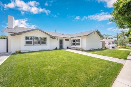 11242 Wallingsford Rd, Los Alamitos, CA 90720-3027