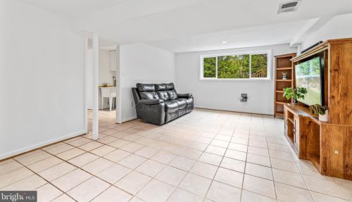 5225 Heming Ave, Springfield VA  22151-2942 exterior