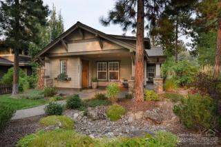 2571 Crossing Dr, Bend OR  97701-6704 exterior