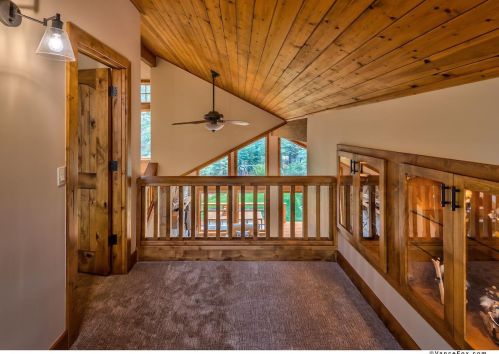 10865 Pine Cone Dr, Truckee CA  96161-3154 exterior